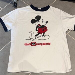 Retro Walt Disney World Mickey Tee Shirt size Medium
